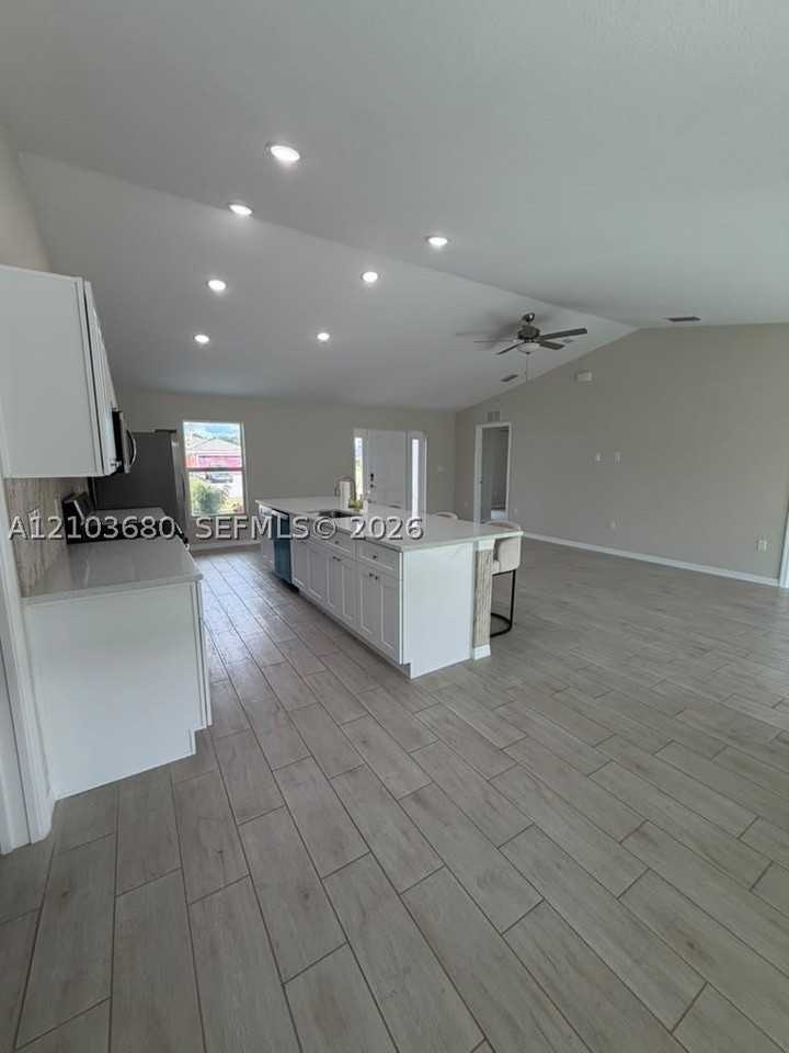 4034 Ne 9th Pl - Photo 6 of 33