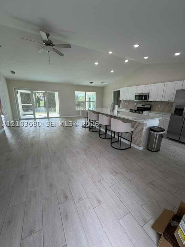 4034 Ne 9th Pl - Photo 7 of 33