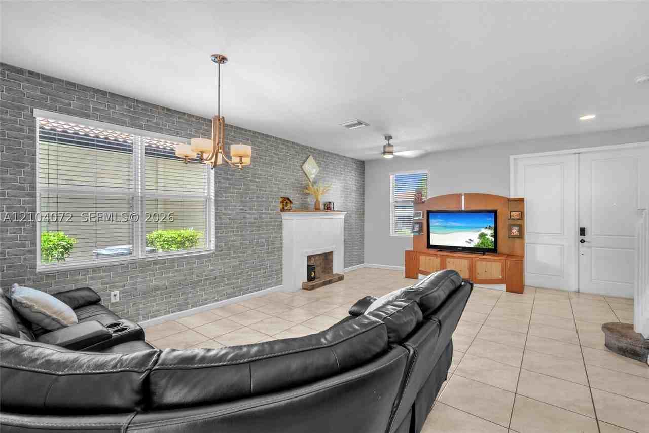 2190 Se 2nd St #2190 - Photo 4 of 28