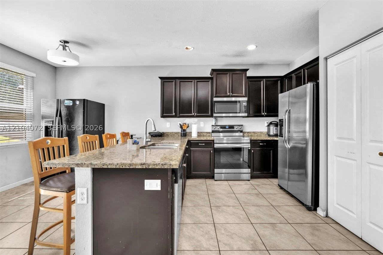 2190 Se 2nd St #2190 - Photo 7 of 28