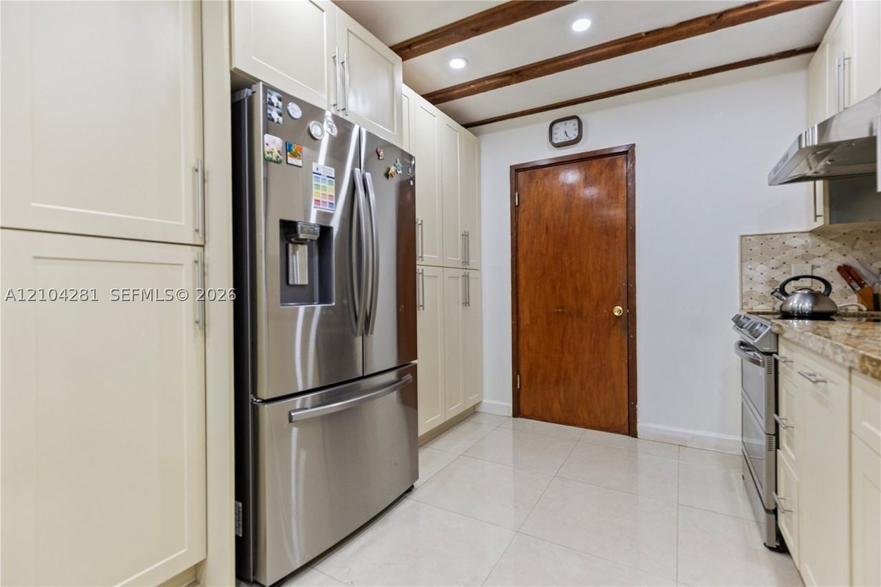 13948 Kendale Lakes Dr #13948 - Photo 4 of 24