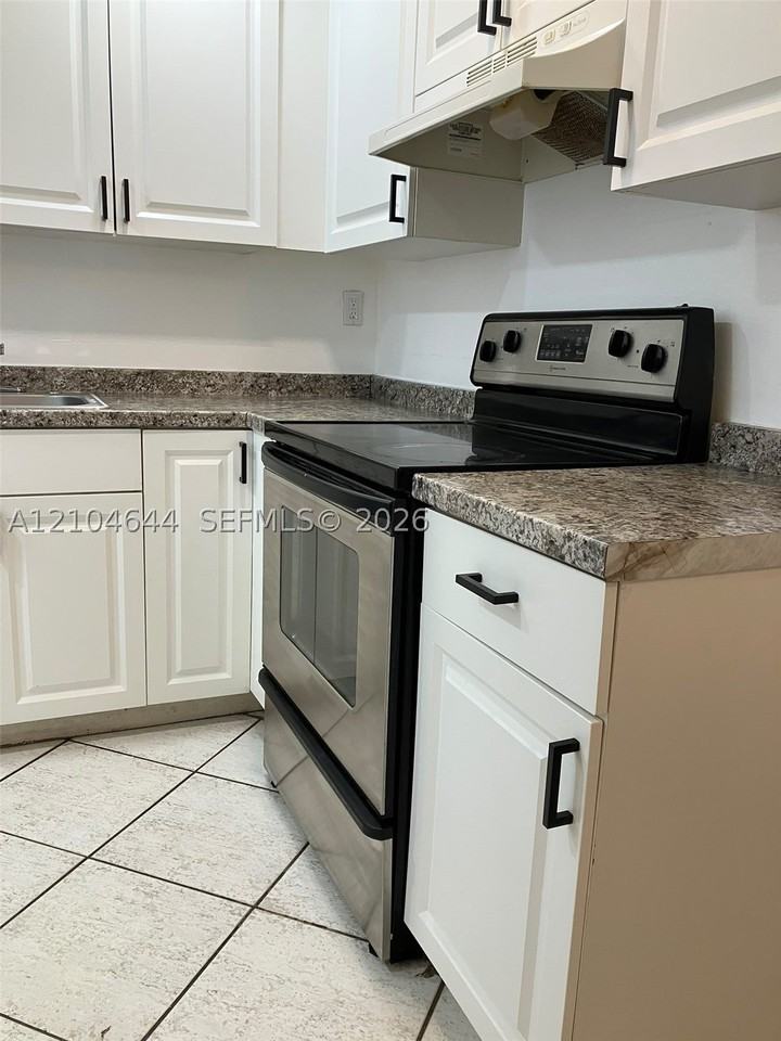 105 Gardens Dr #101 - Photo 5 of 15