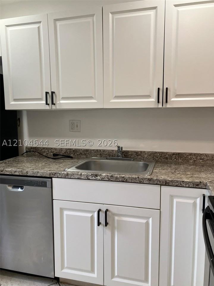 105 Gardens Dr #101 - Photo 6 of 15