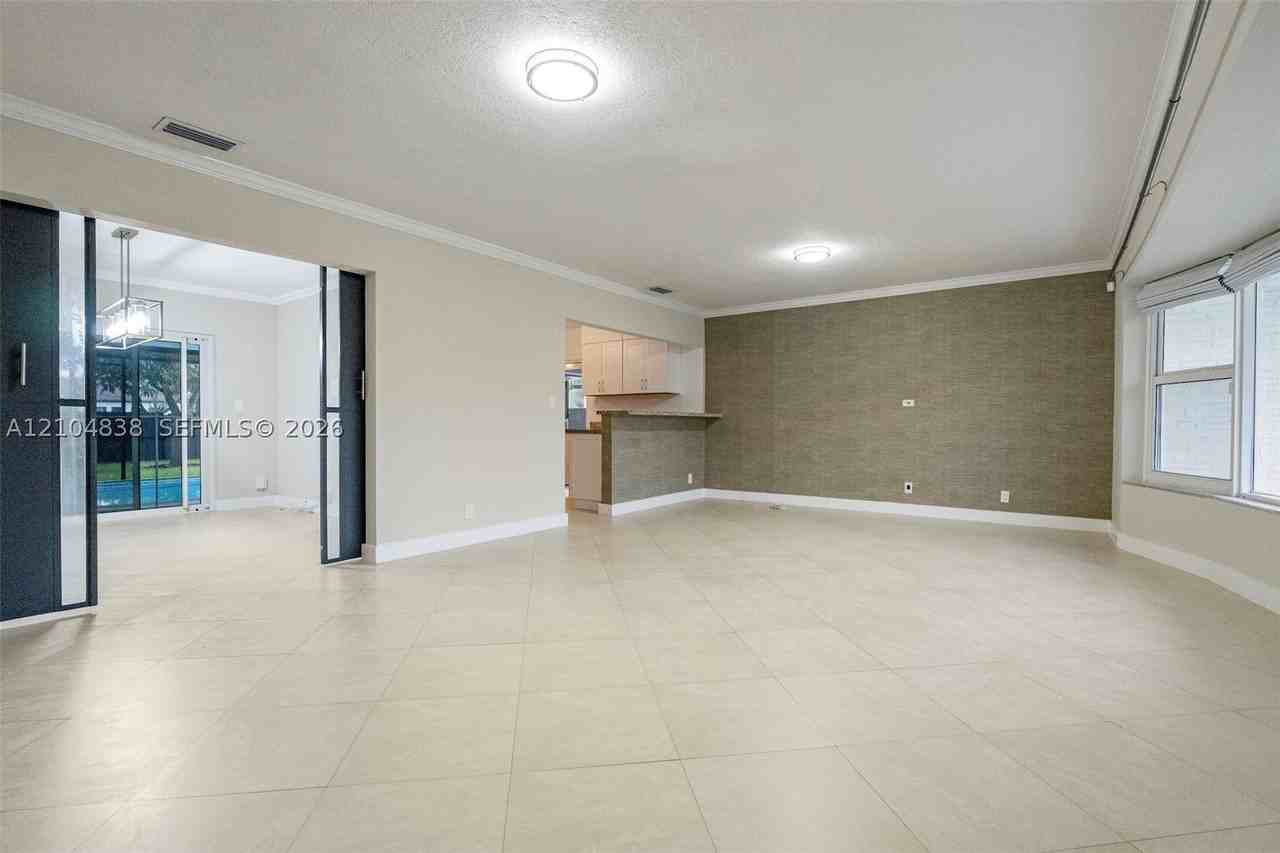 5250 Sw 4th Ct - Photo 7 of 50