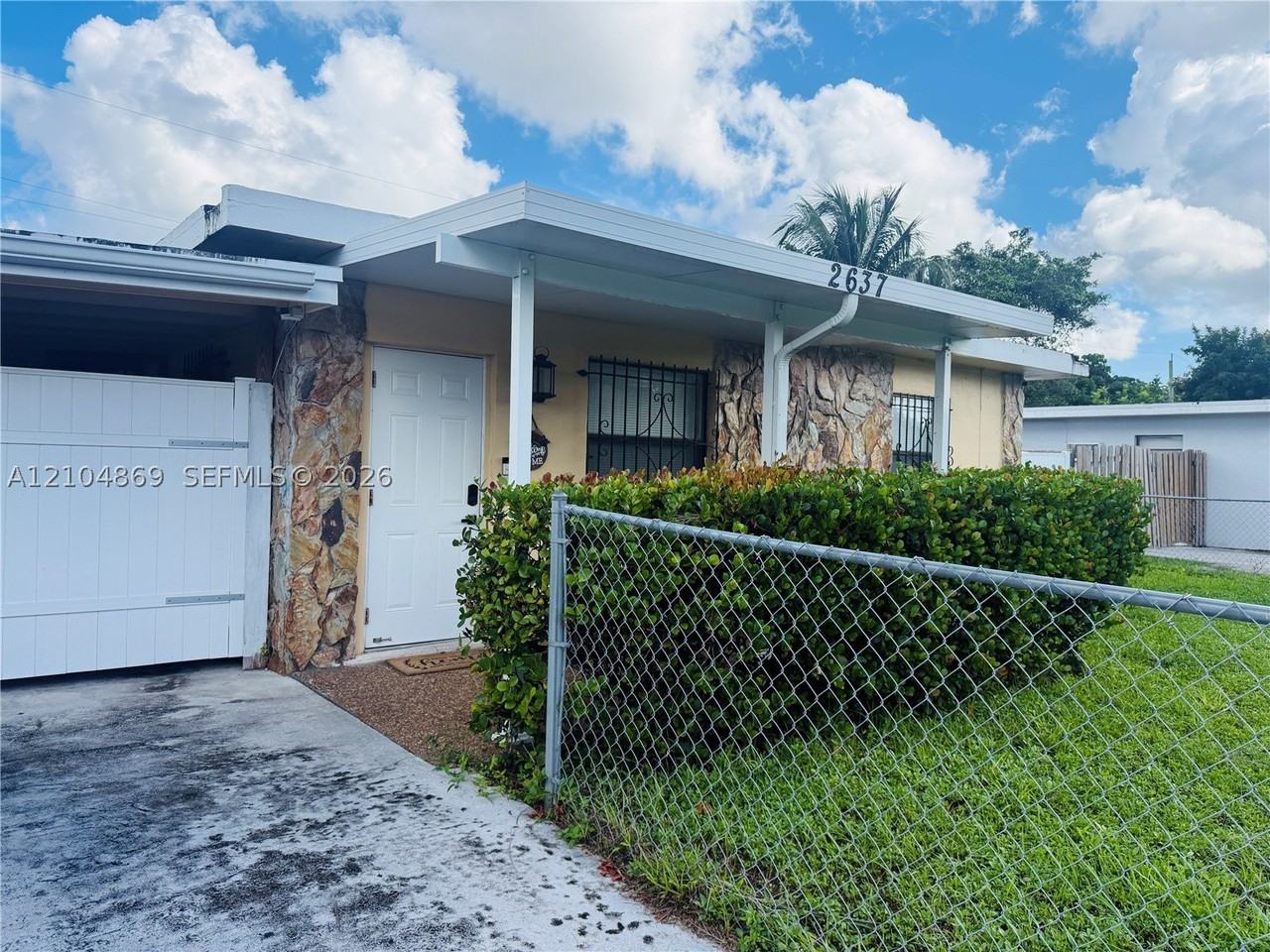 2637 Nw 7th St #2637 - Photo 3 of 27