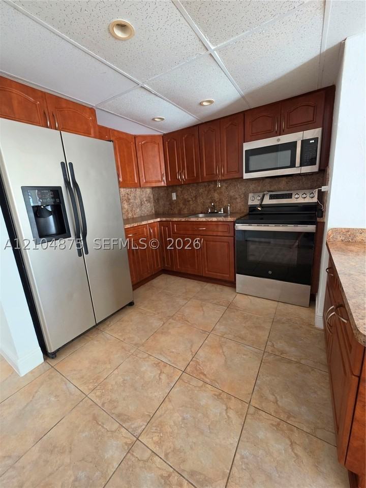 10972 Sw 4th St #J2 - Photo 4 of 15