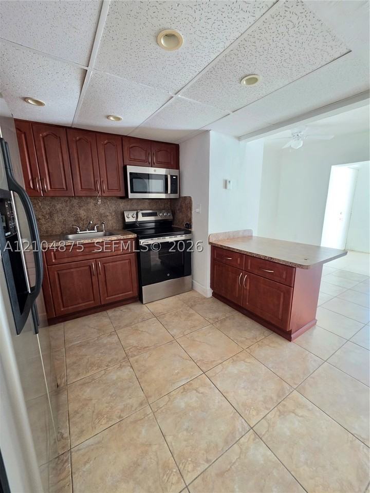 10972 Sw 4th St #J2 - Photo 5 of 15