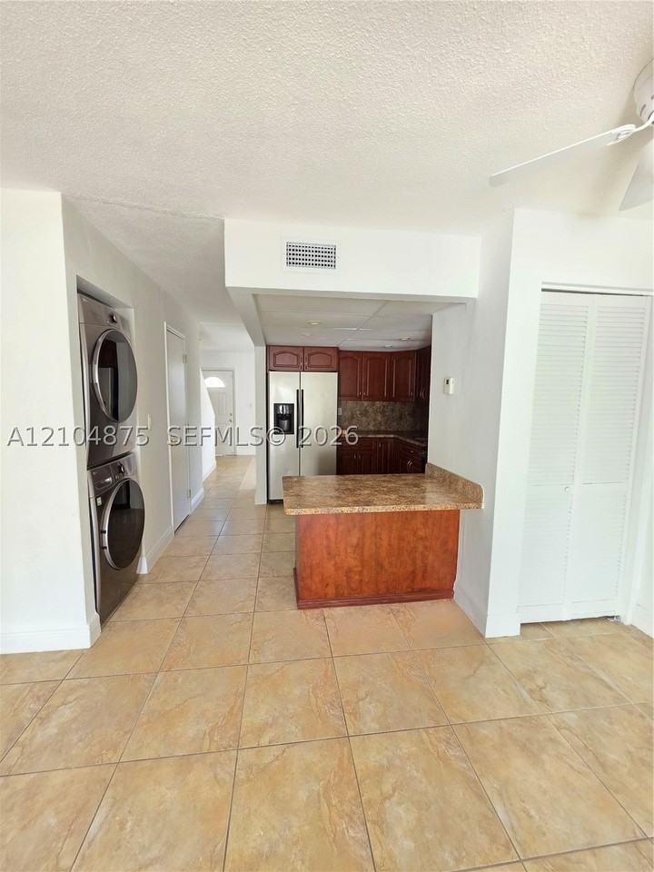 10972 Sw 4th St #J2 - Photo 7 of 15
