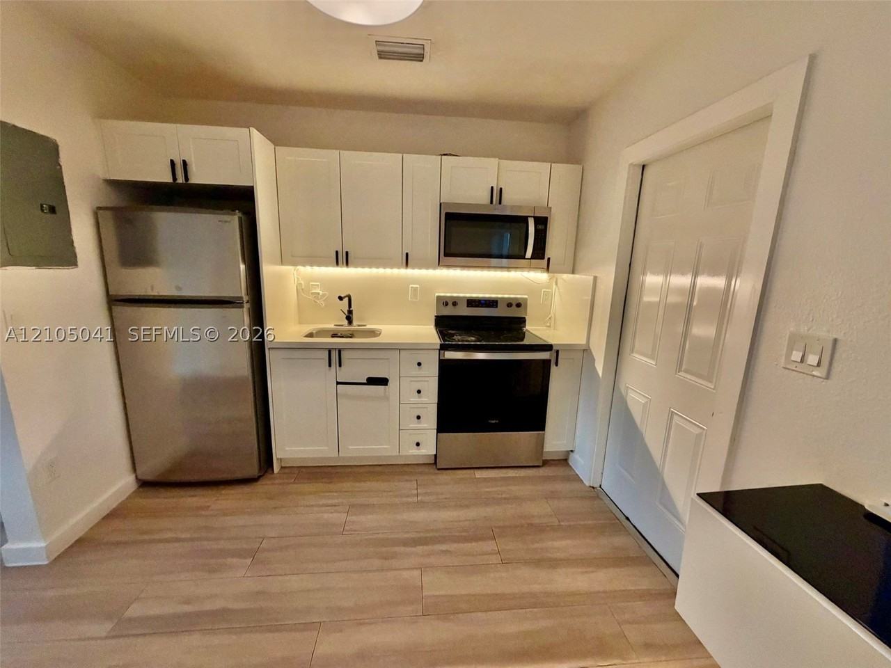 62 Nw 42nd St #62 - Photo 5 of 18