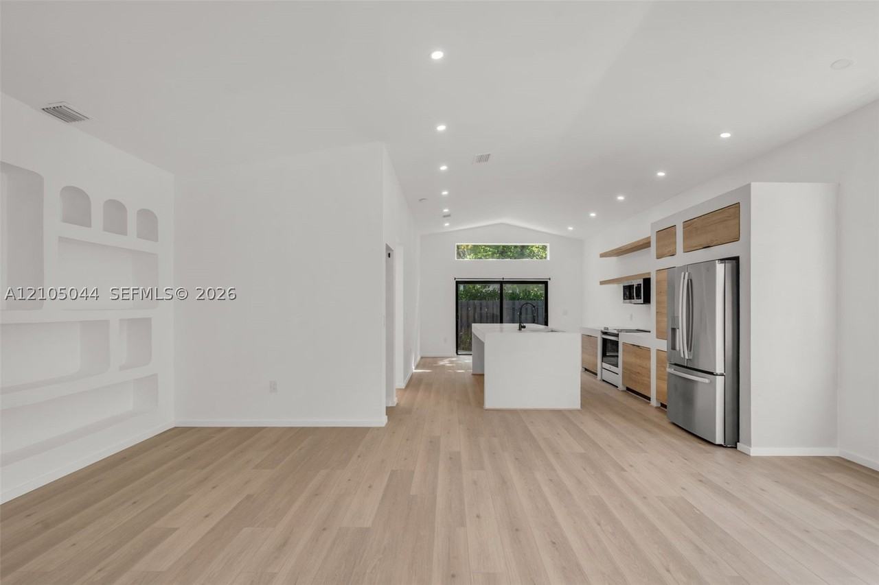 16118 Sw 28th Ct #0 - Photo 5 of 39
