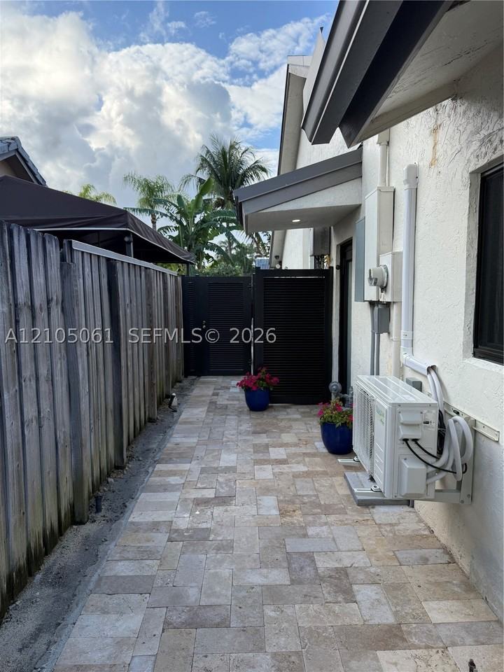14766 Sw 168th Ter - Photo 2 of 16