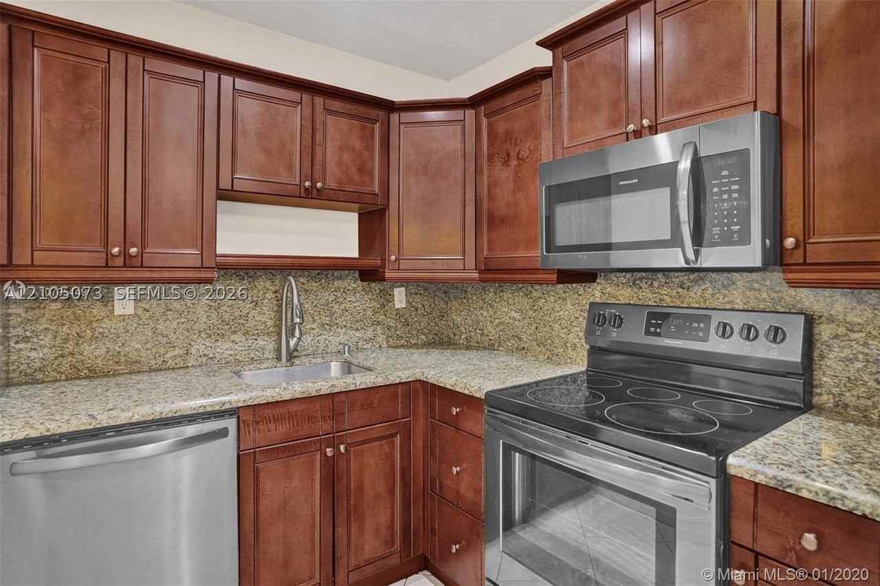 4050 Ne 12th Ter #35-2 - Photo 5 of 12