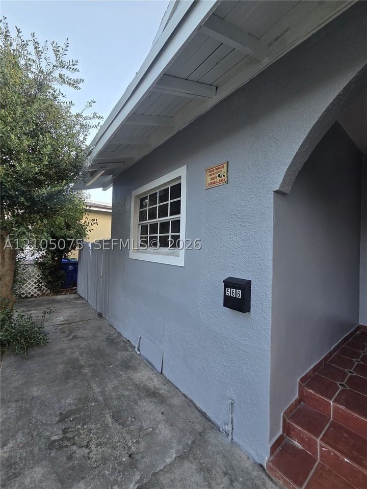 568 Sw 3rd St - Photo 2 of 16
