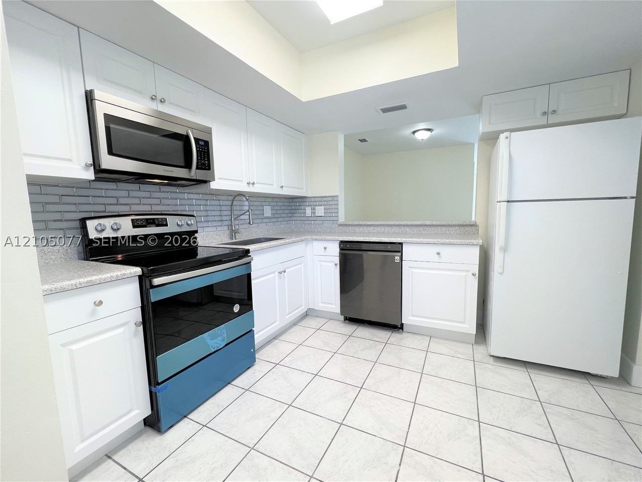 20920 Sw 83rd Ave - Photo 3 of 19
