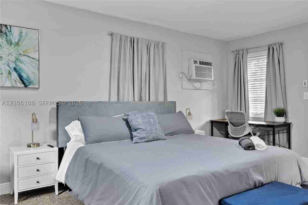 427 Ne 107th St #2 - Photo 7 of 14
