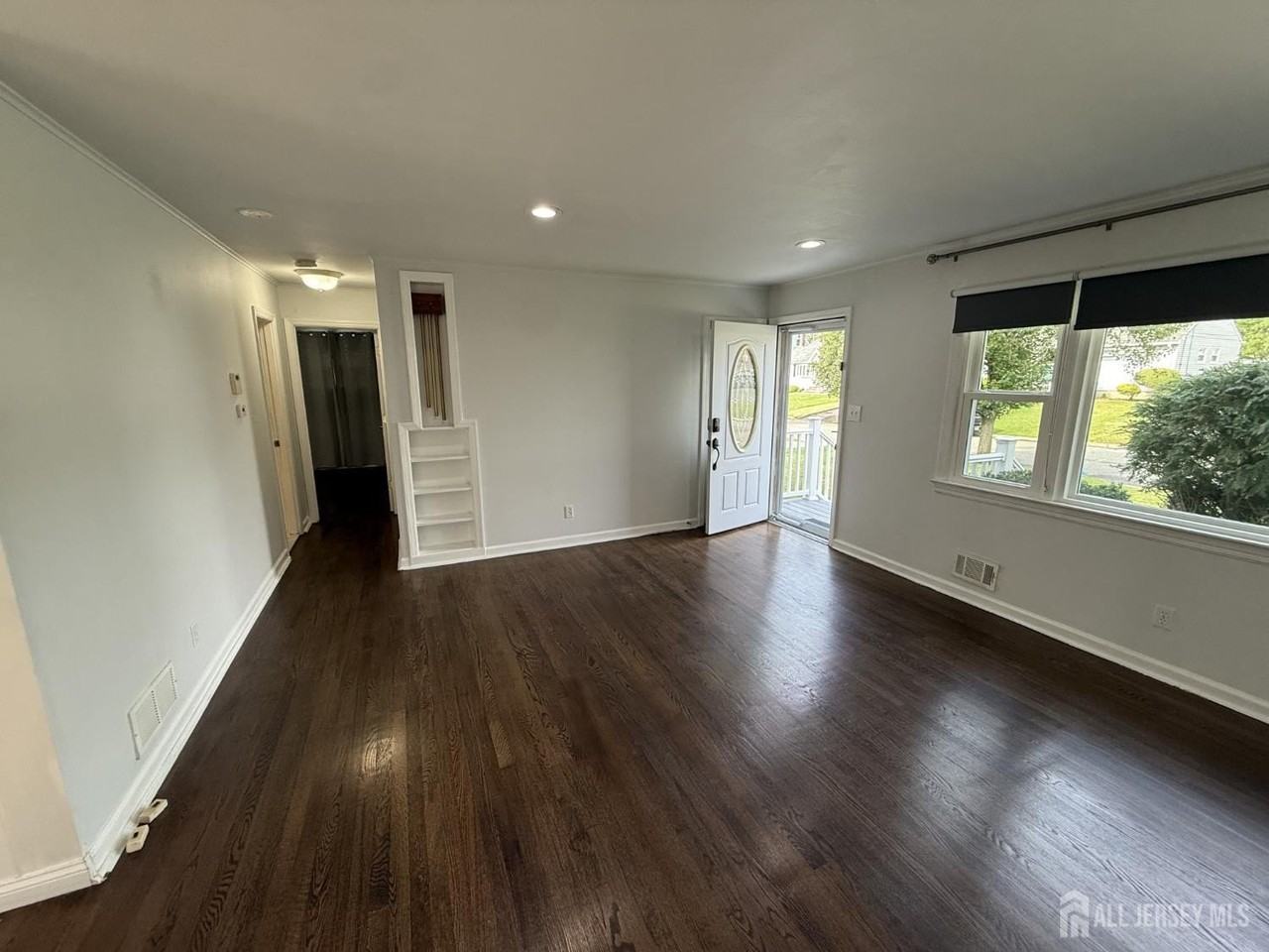 35 Maplewood Ave - Photo 3 of 17