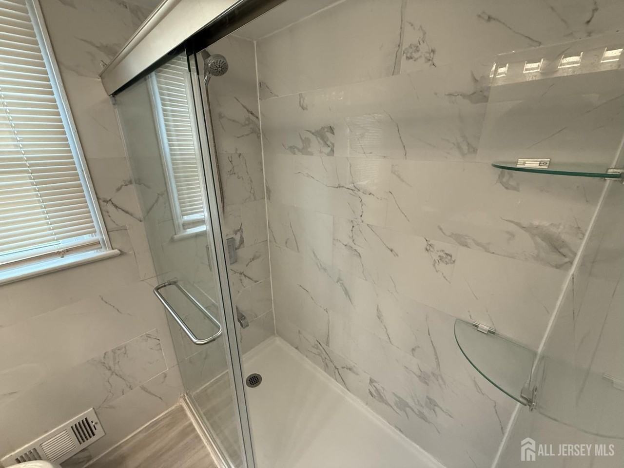35 Maplewood Ave - Photo 5 of 17