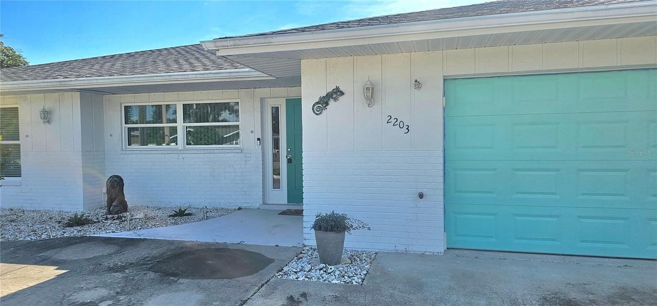 2203 43rd St W - Photo 2 of 22