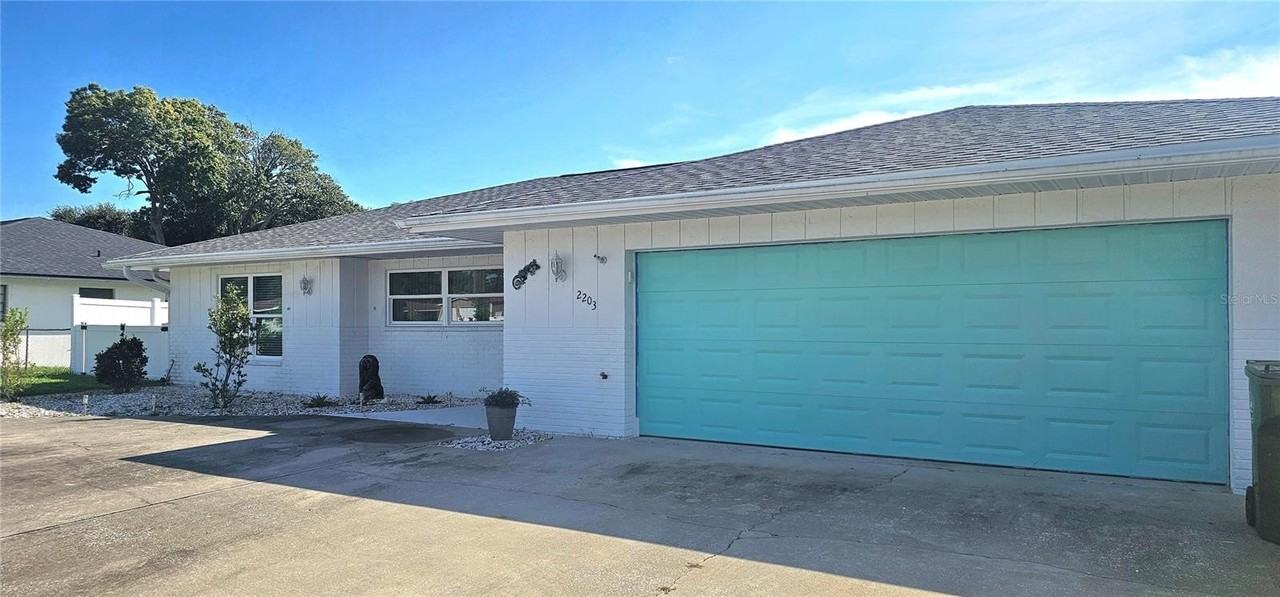 2203 43rd St W - Photo 3 of 22