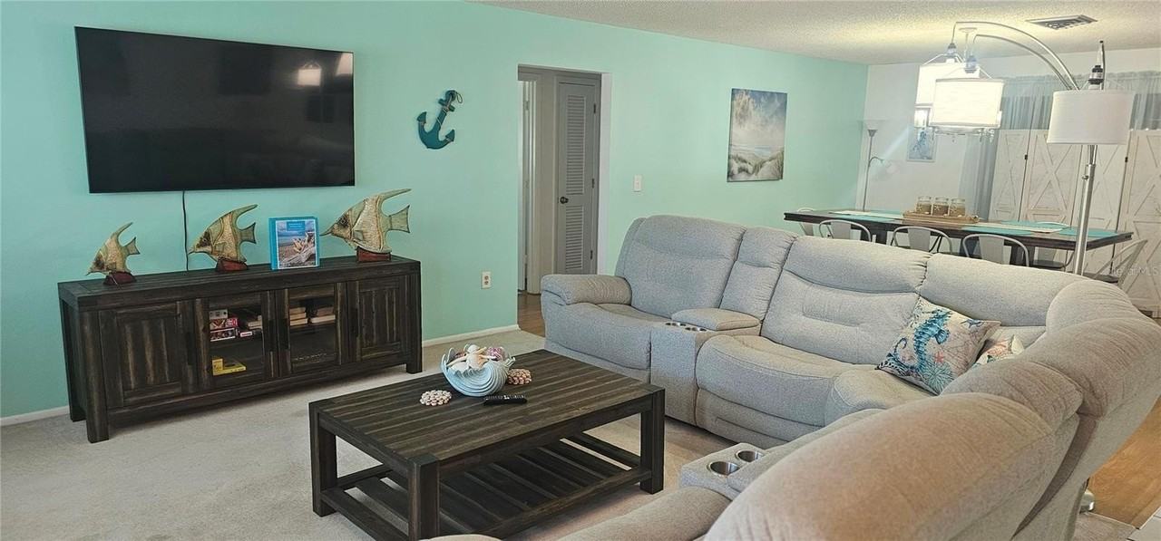 2203 43rd St W - Photo 4 of 22