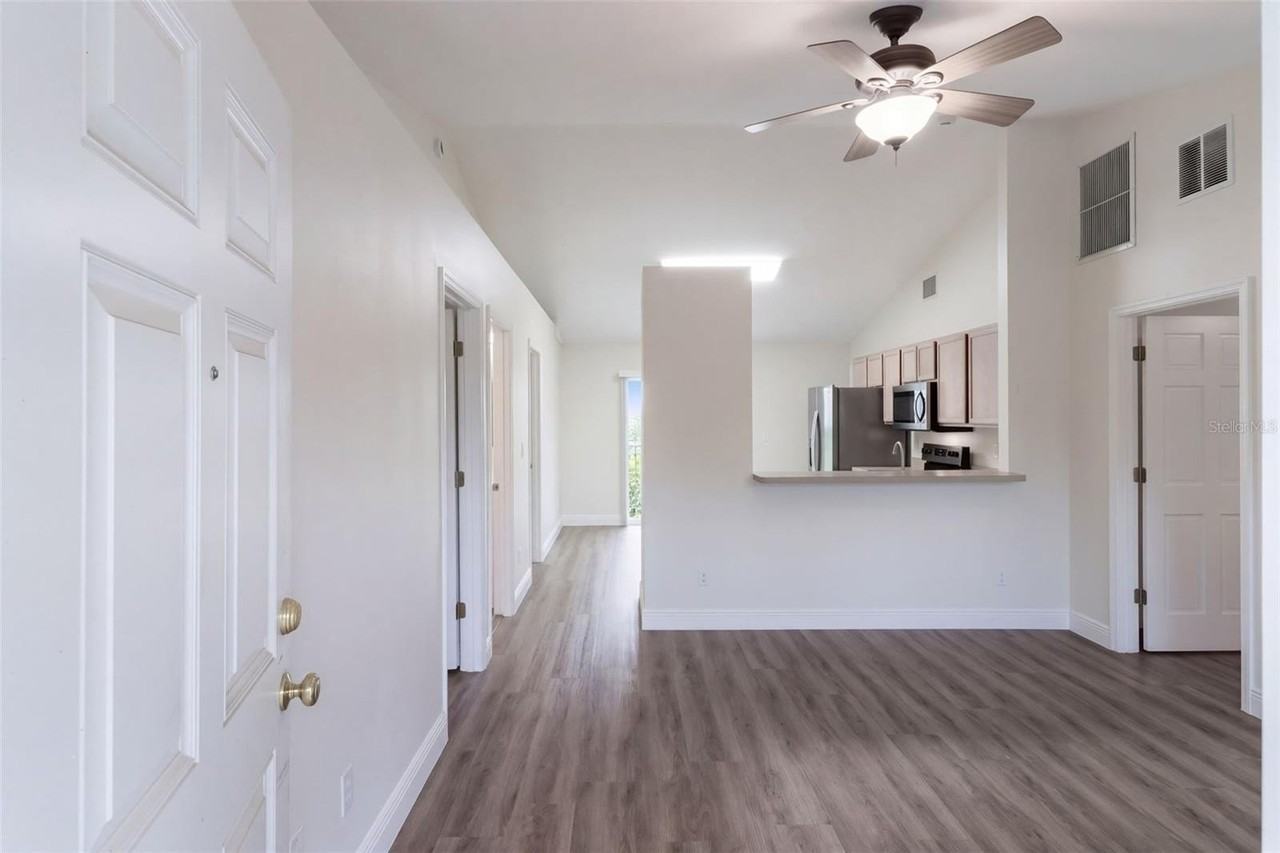 17542 Doris St - Photo 3 of 20