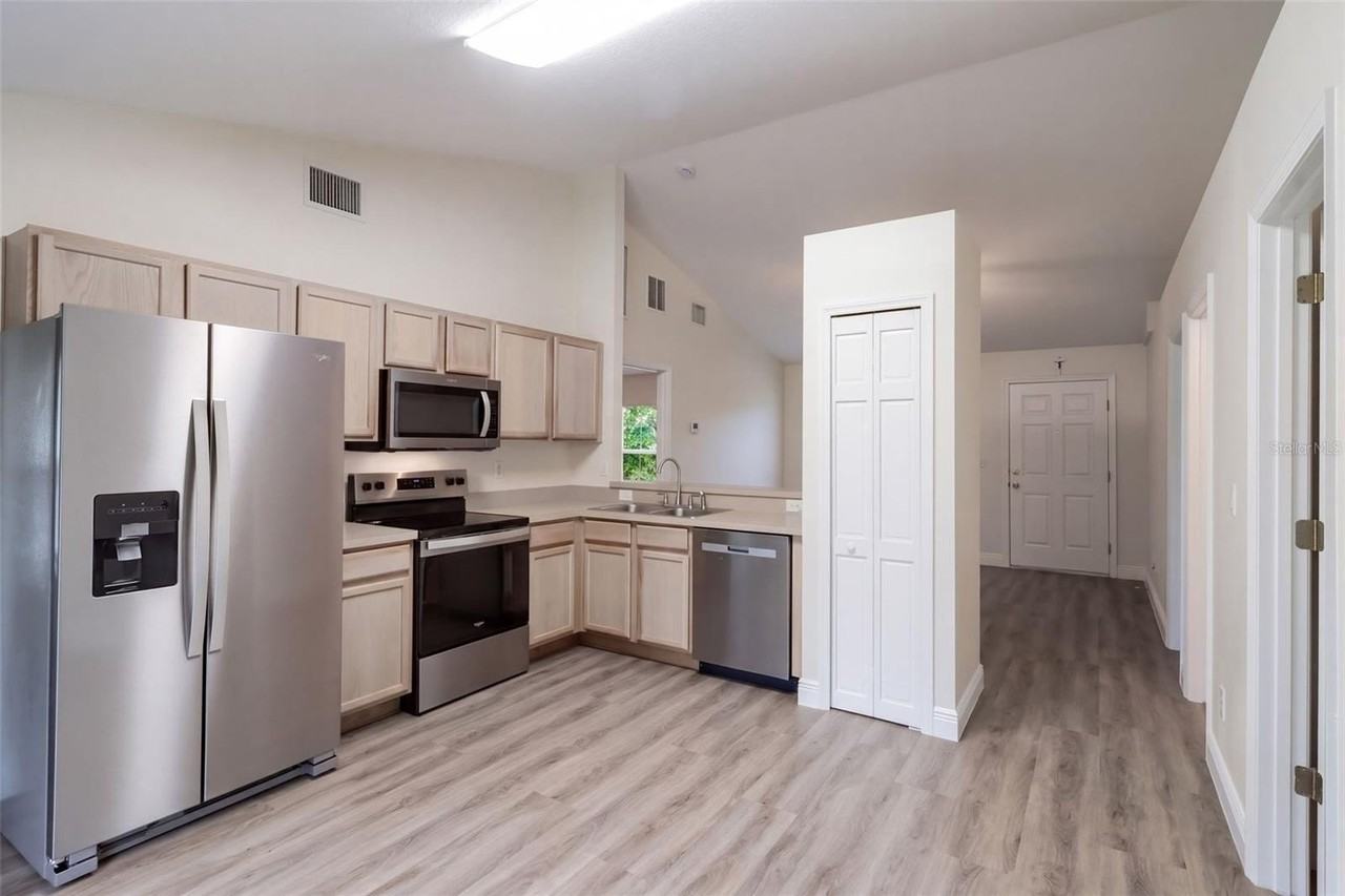 17542 Doris St - Photo 7 of 20