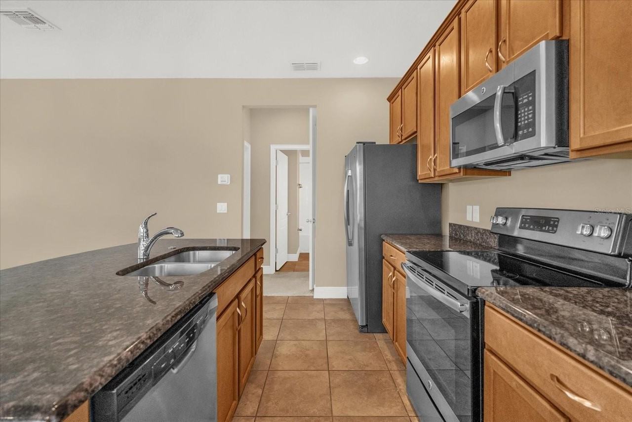 13779 Sachs Ave - Photo 7 of 27
