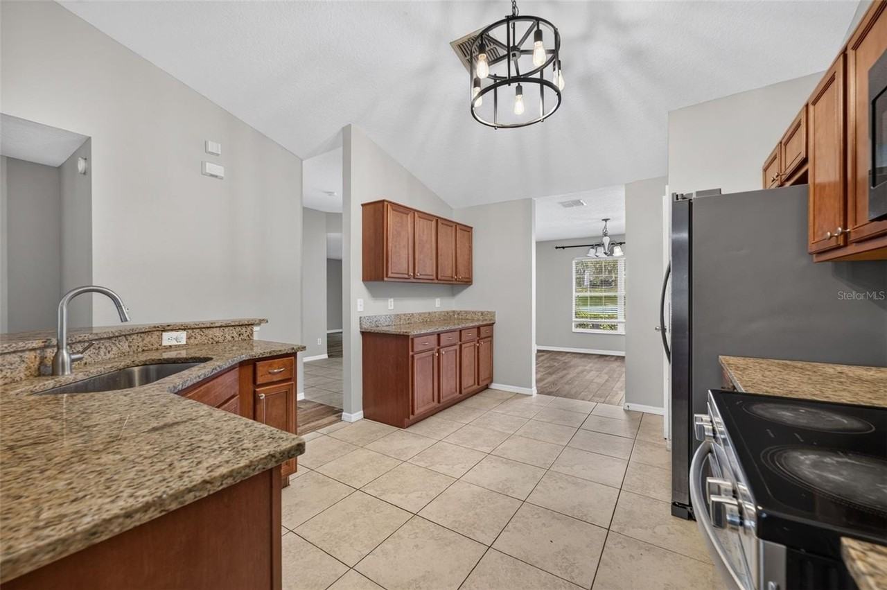524 Hearthglen Blvd - Photo 7 of 23