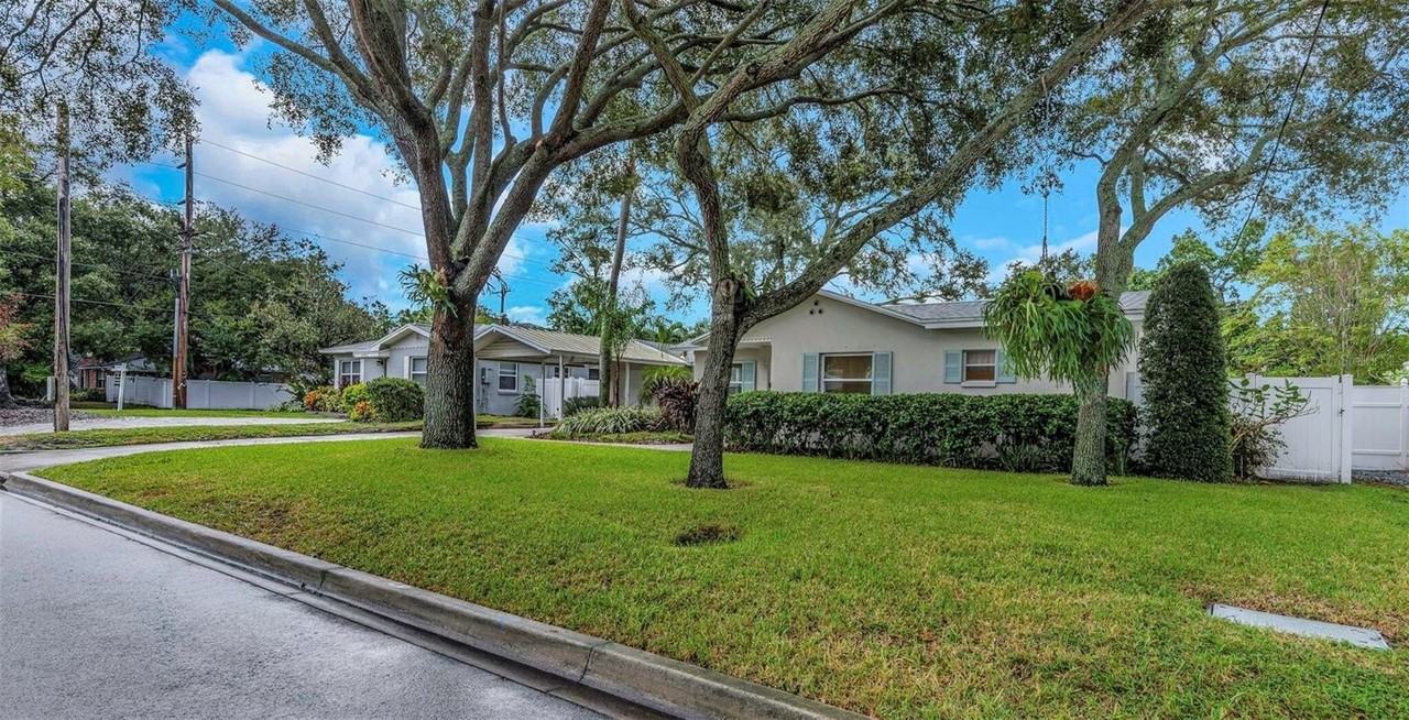 4204 W Palmira Ave - Photo 2 of 31