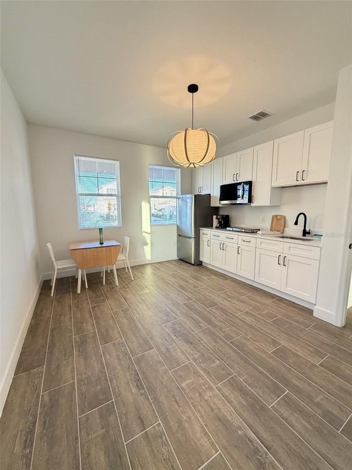 1690 Crooked Creek St - Photo 2 of 4