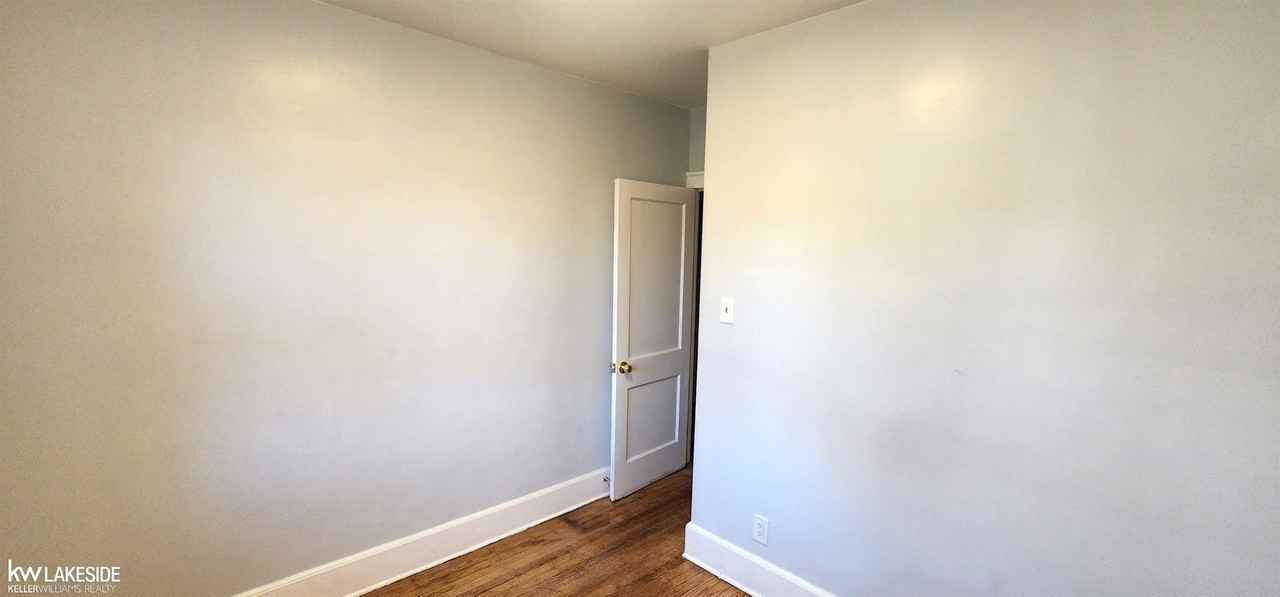 914 Beaconsfield Ave #2 - Photo 3 of 17