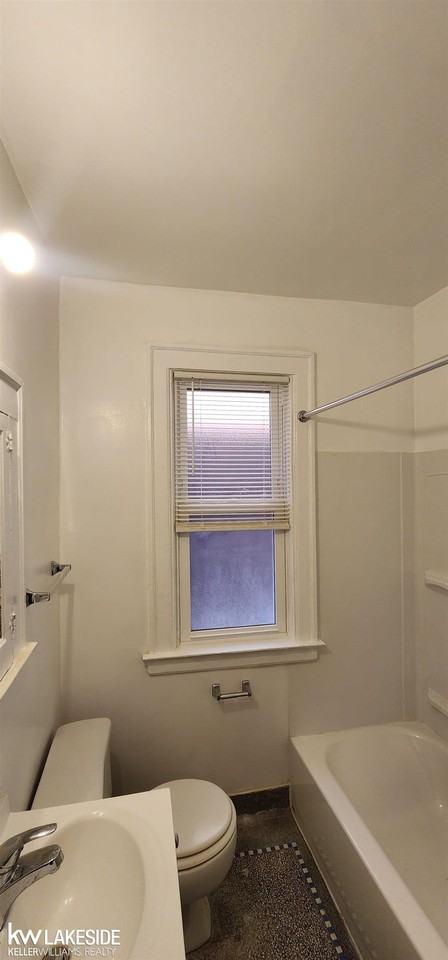 914 Beaconsfield Ave #2 - Photo 4 of 17