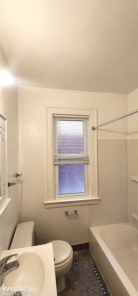 914 Beaconsfield Ave #2 - Photo 5 of 17