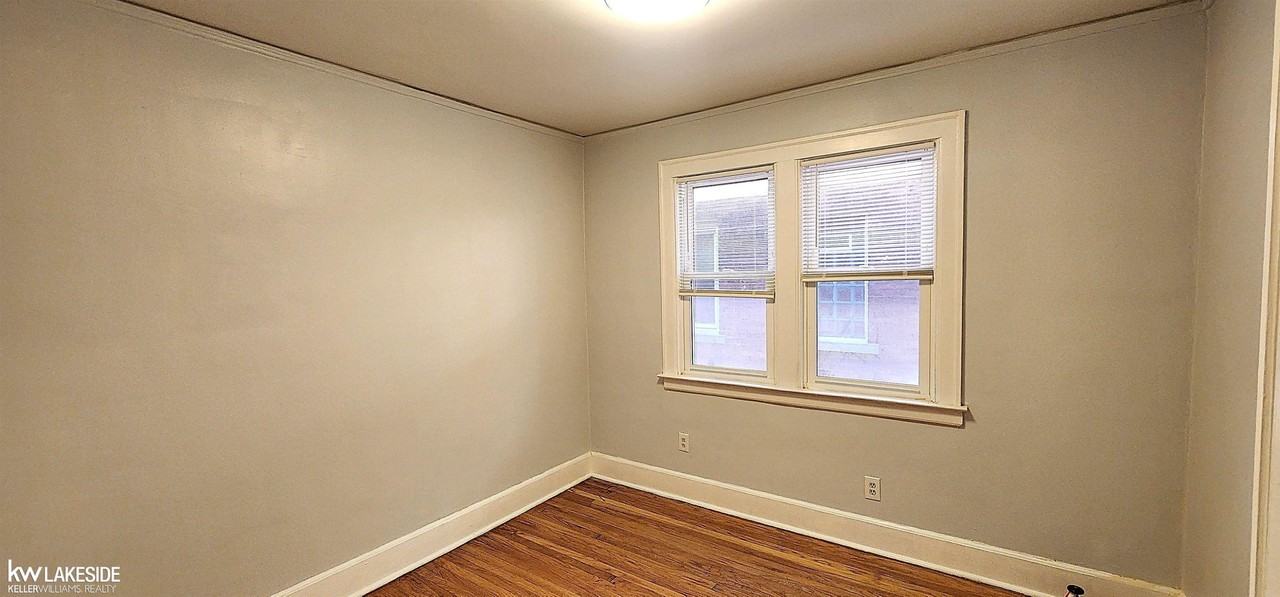 914 Beaconsfield Ave #2 - Photo 6 of 17