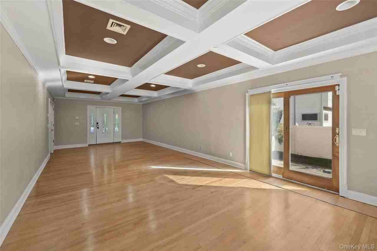 46 Garden City St - Photo 4 of 21