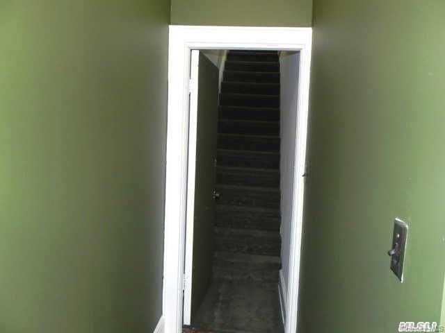 494 Old Country Rd - Photo 3 of 8