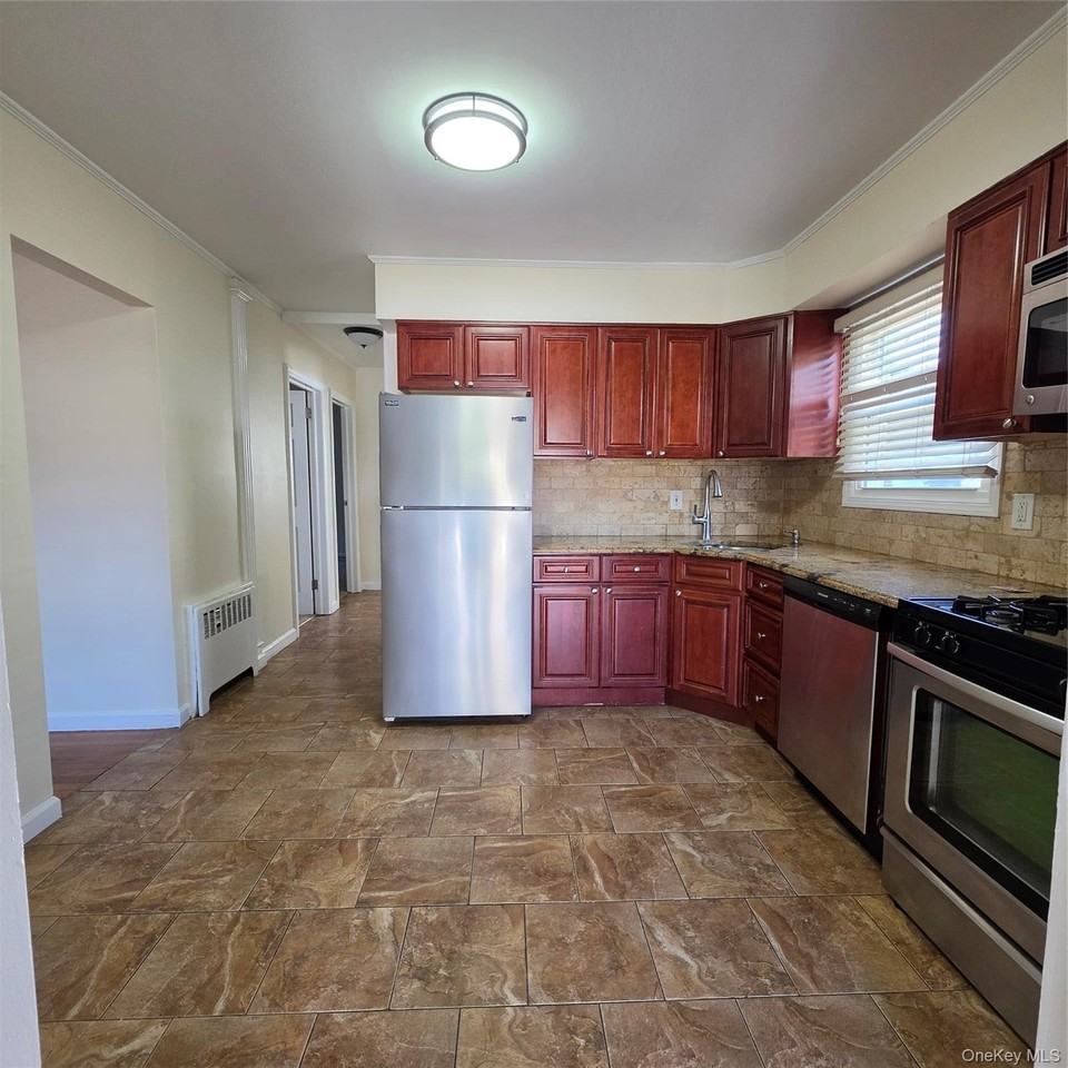 203 Main St - Photo 6 of 14