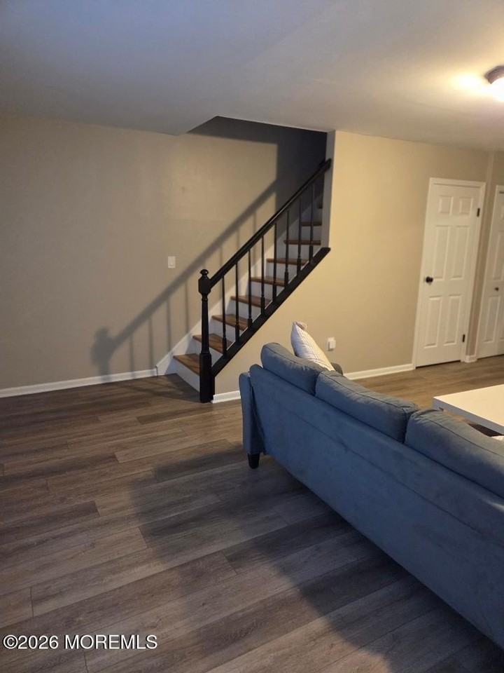 215 Main St - Photo 4 of 21