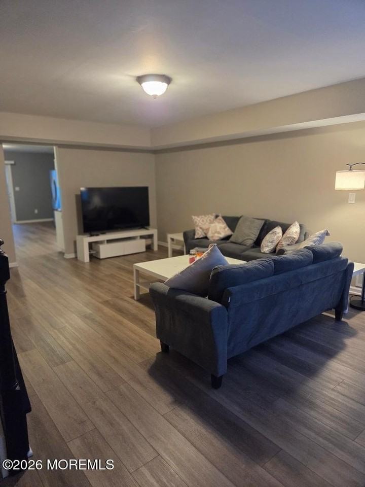 215 Main St - Photo 5 of 21