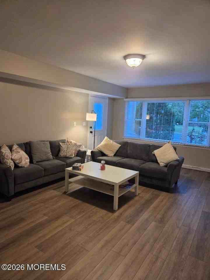 215 Main St - Photo 6 of 21