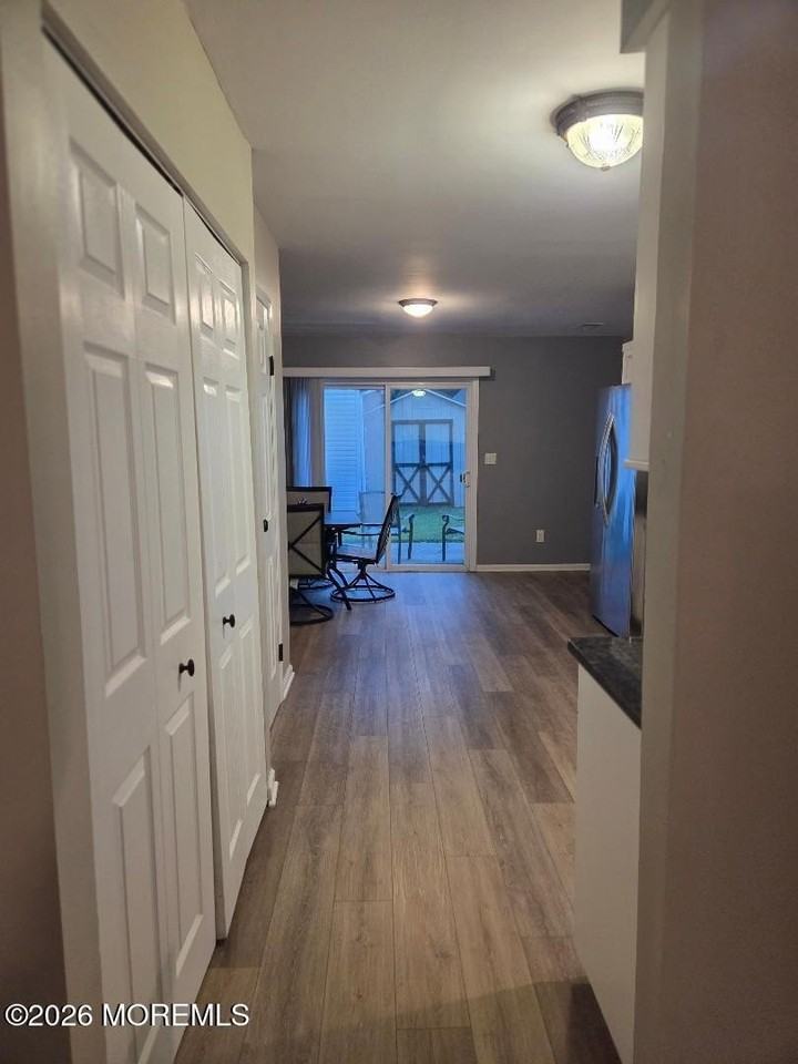 215 Main St - Photo 7 of 21