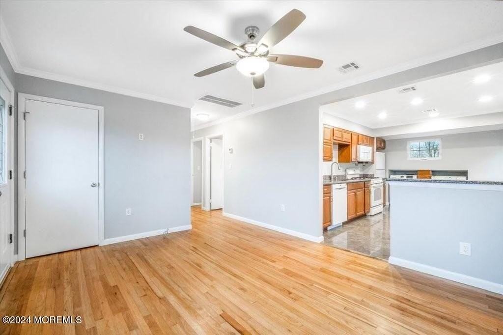 175 Seabreeze Way - Photo 2 of 9