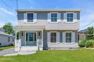featured image of 217 Howe St