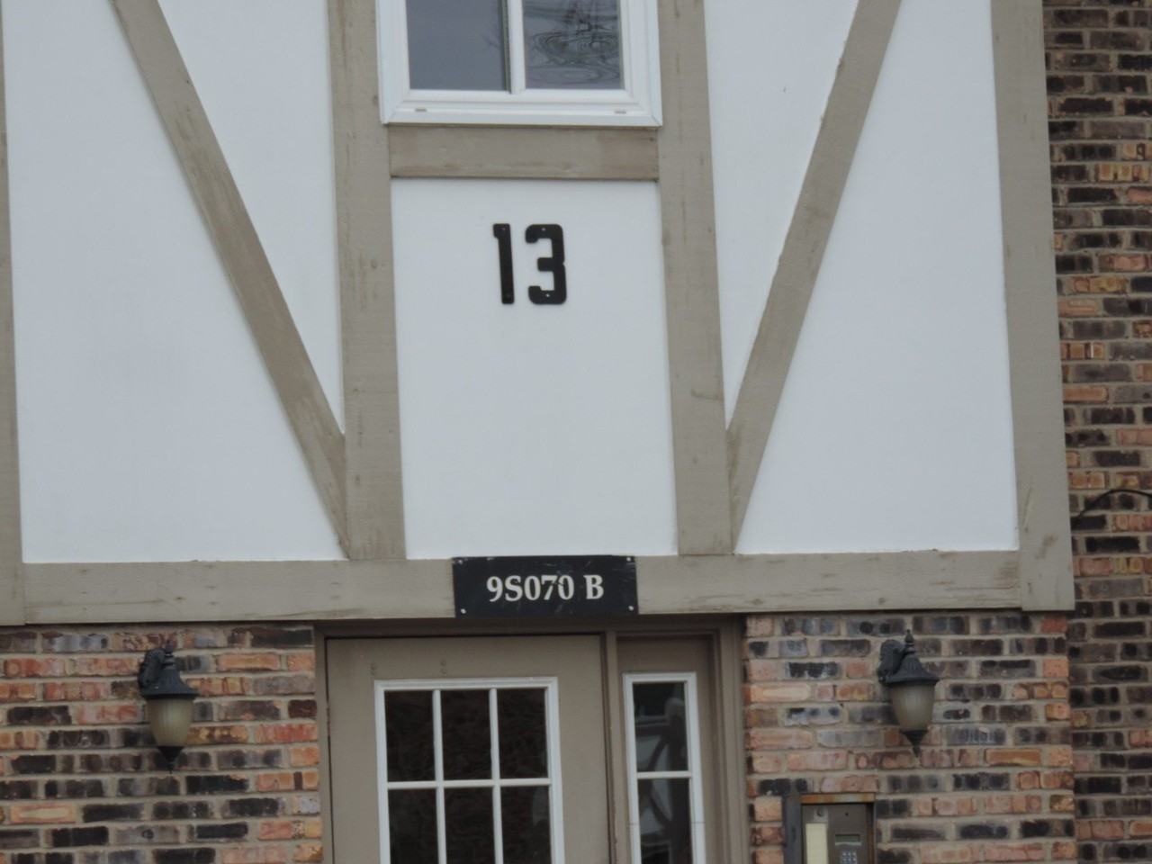 9S070 Lake Dr
