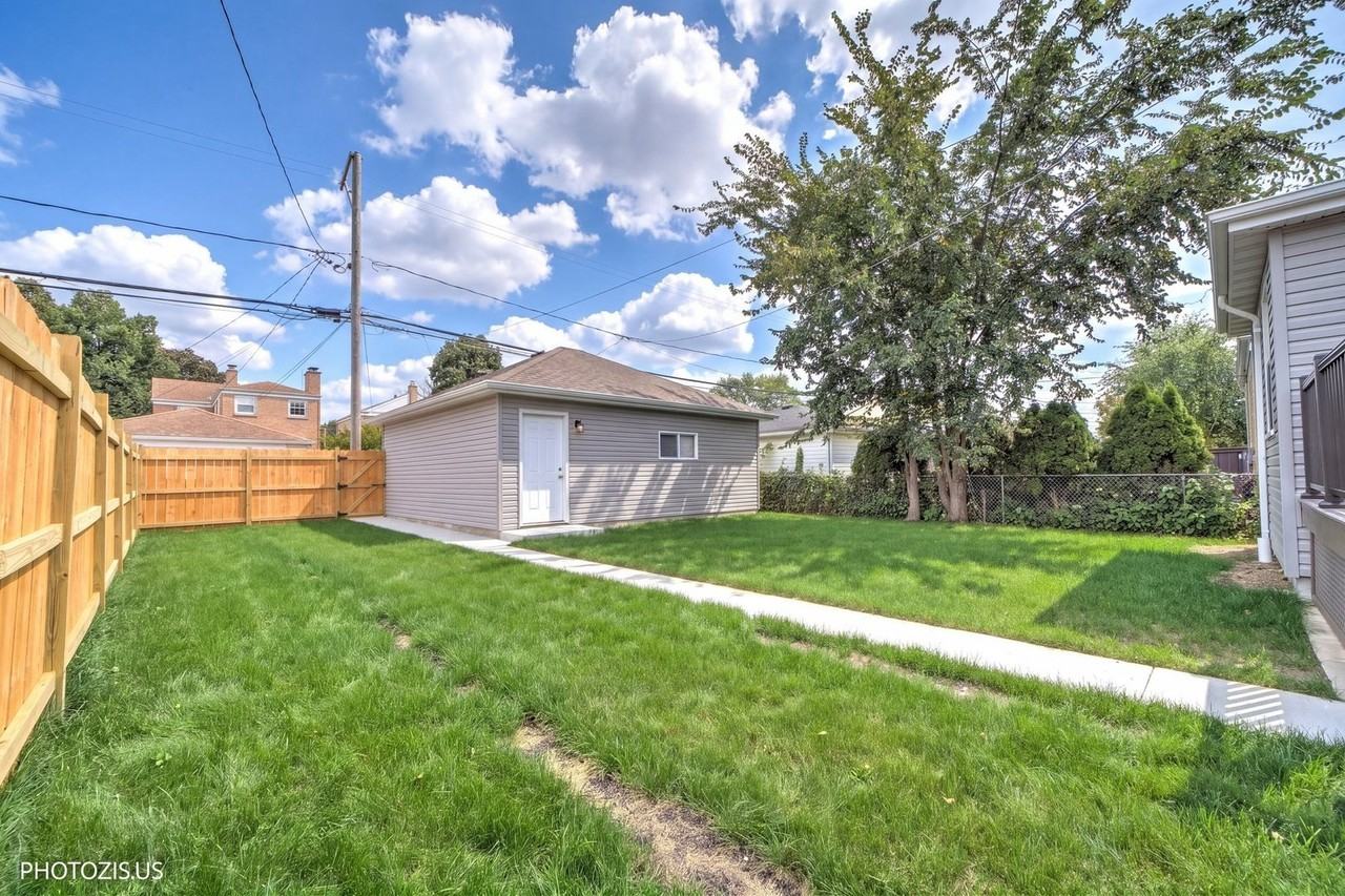 7432 N Odell Ave - Photo 5 of 39