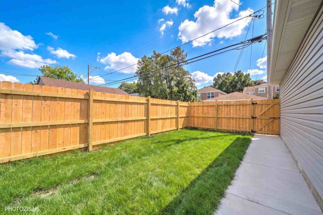 7432 N Odell Ave - Photo 6 of 39