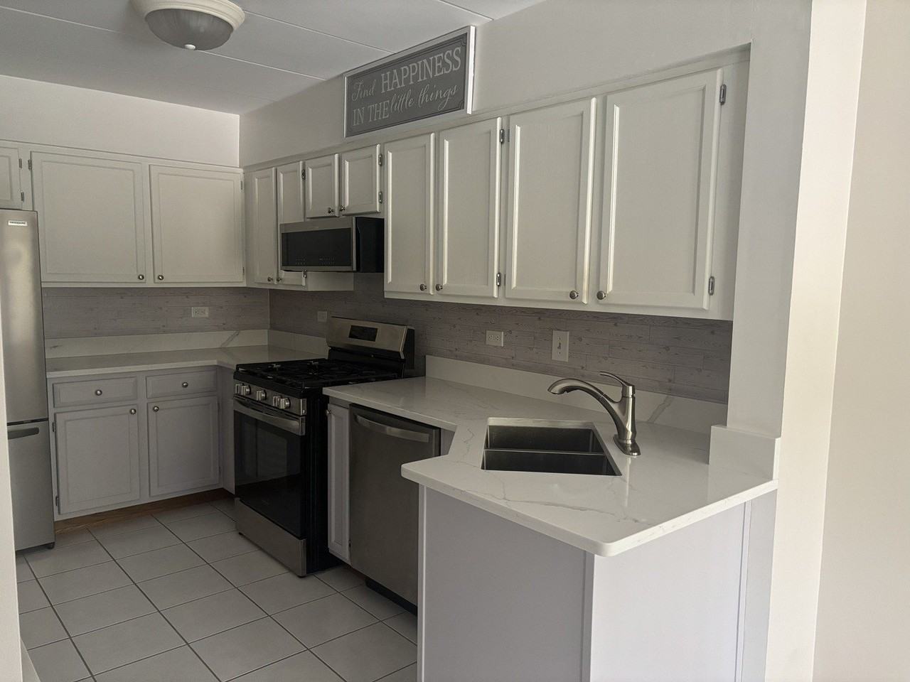 8805 S 79th Ave #11 - Photo 3 of 11