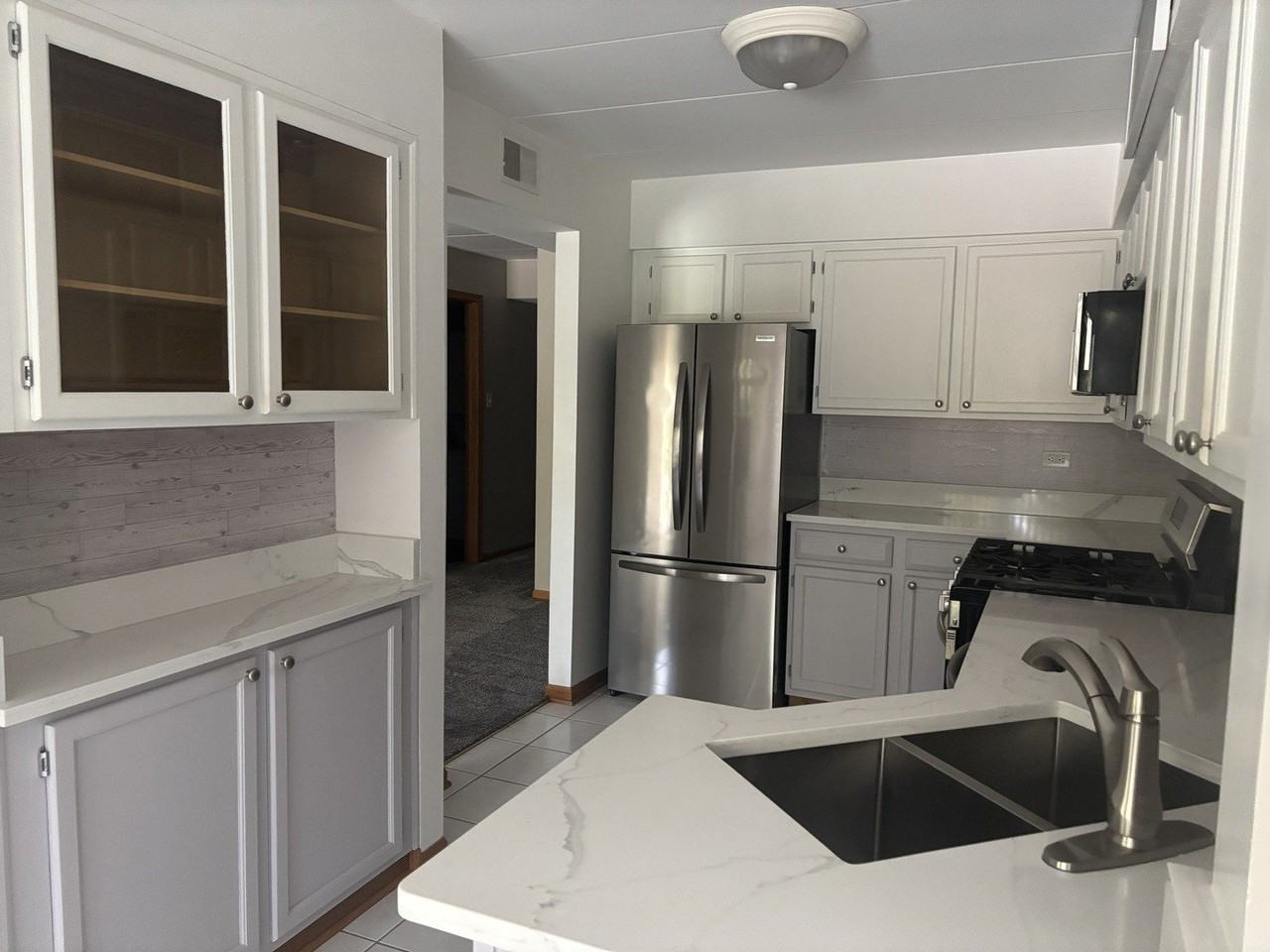 8805 S 79th Ave #11 - Photo 4 of 11