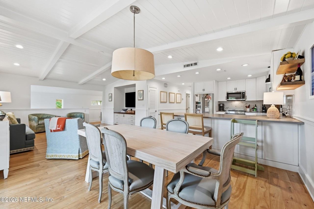1440 Beach Ave - Photo 4 of 8