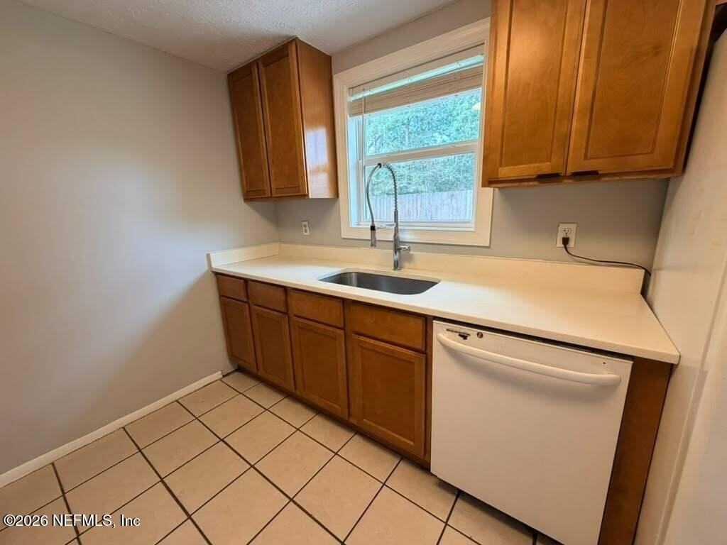 1482 Pawnee St - Photo 4 of 19